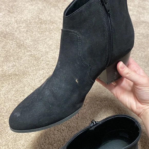 Old navy black booties - Picture 2 of 4